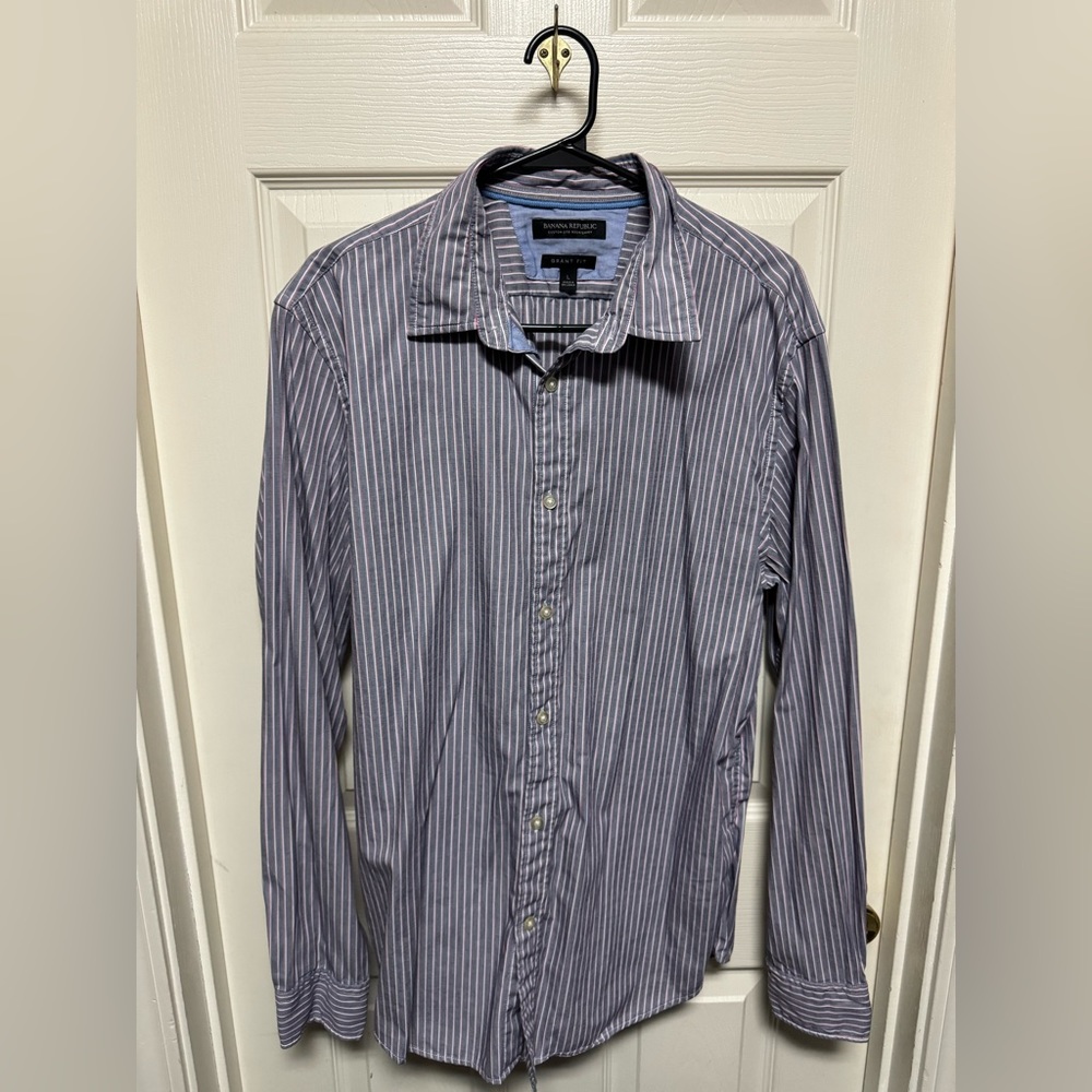 Banana Republic Casual Button-Up (M)